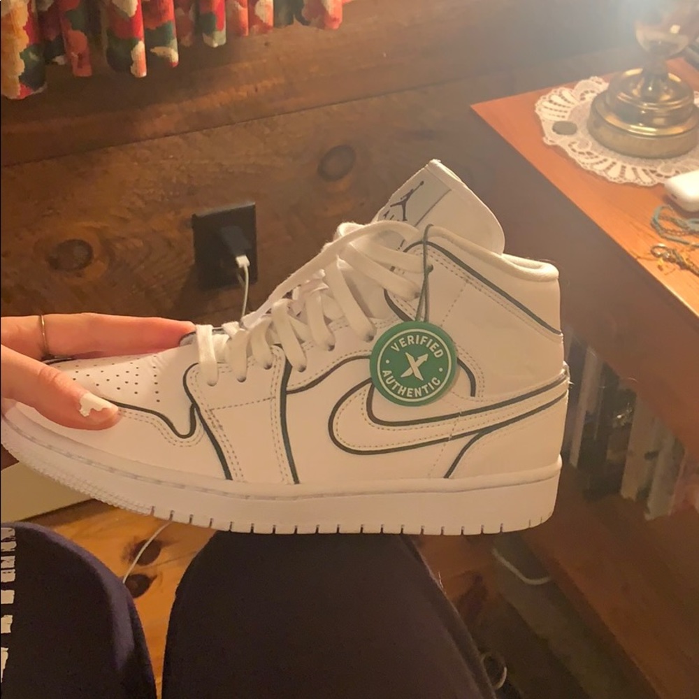 Mid Jordan ones